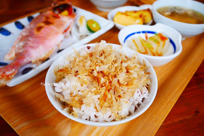 里海咖啡｜魚是現殺的、飯是現煮的、茶是現泡的，來到礁溪就是要吃新鮮漁貨，再品嚐美味咖啡 @飛天璇的口袋