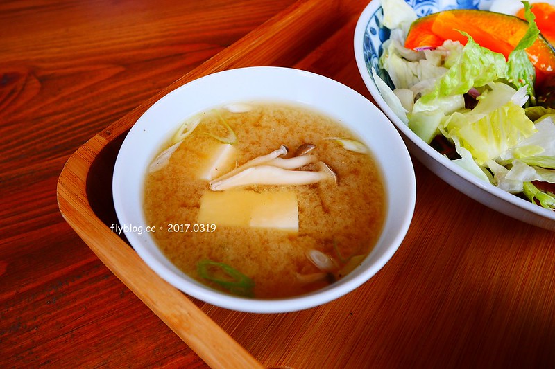 里海咖啡｜魚是現殺的、飯是現煮的、茶是現泡的，來到礁溪就是要吃新鮮漁貨，再品嚐美味咖啡 @飛天璇的口袋