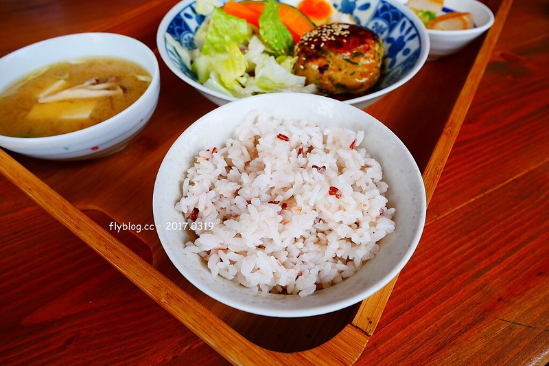 里海咖啡｜魚是現殺的、飯是現煮的、茶是現泡的，來到礁溪就是要吃新鮮漁貨，再品嚐美味咖啡 @飛天璇的口袋