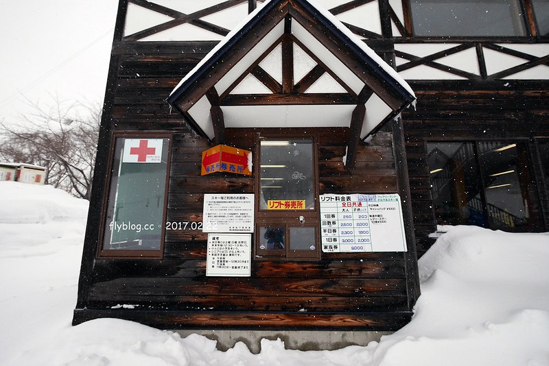 Fairy Land金山滑雪場┃福島旅遊景點：搭乘雪地纜車體驗，還有初階版的雪上甜甜圈、雪鞦和雪盆&hellip;等，冬季到奧會津就是要滑雪 @飛天璇的口袋