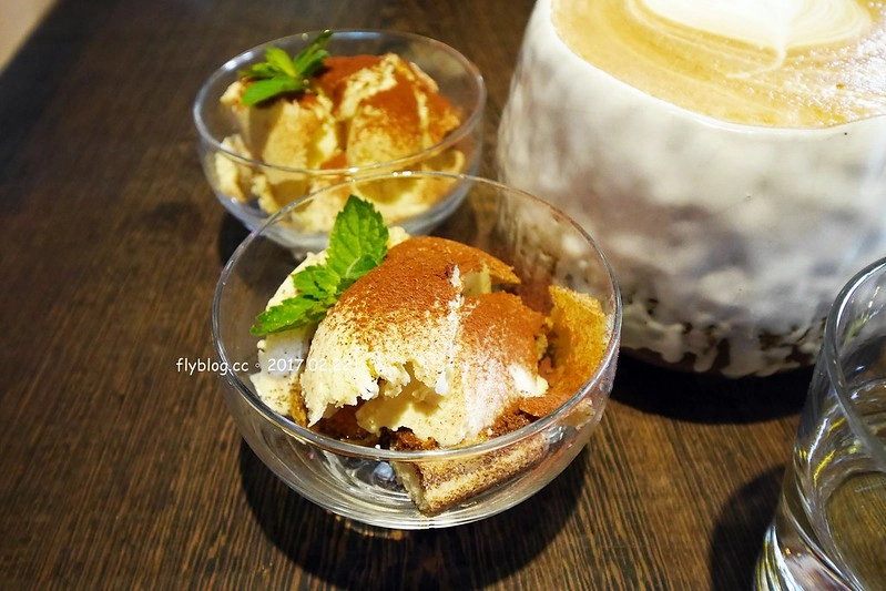 何朝宗建築師事務所┃東勢美食推薦：像是在自已家裡喝咖啡般的自在，平價又美味的低調咖啡館，每日限量手作麵包也超好吃 @飛天璇的口袋