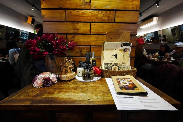 樂丘廚房 LEO CHIU┃台中東海美食：東海商圈超人氣義式餐廳，餐點平價好吃CP值高，下午茶舒芙蕾讓我吃完很驚艷 @飛天璇的口袋