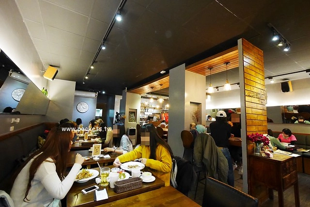 樂丘廚房 LEO CHIU┃台中東海美食：東海商圈超人氣義式餐廳，餐點平價好吃CP值高，下午茶舒芙蕾讓我吃完很驚艷 @飛天璇的口袋