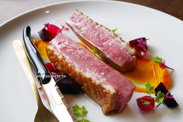 鹽與胡椒┃台中南屯美食：新店4月正式開幕，新址距離舊址5分鐘車程，以私人招待所為概念，餐點仍是道道美味有深度 @飛天璇的口袋