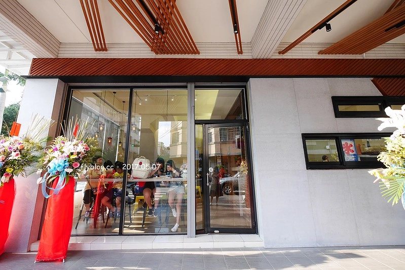 老喬冰菓室．JOY’S ICE┃北屯美食推薦：雲林虎尾超人氣冰品店，淡淡的文青復古風，北屯新開幕冰品店推薦 @飛天璇的口袋