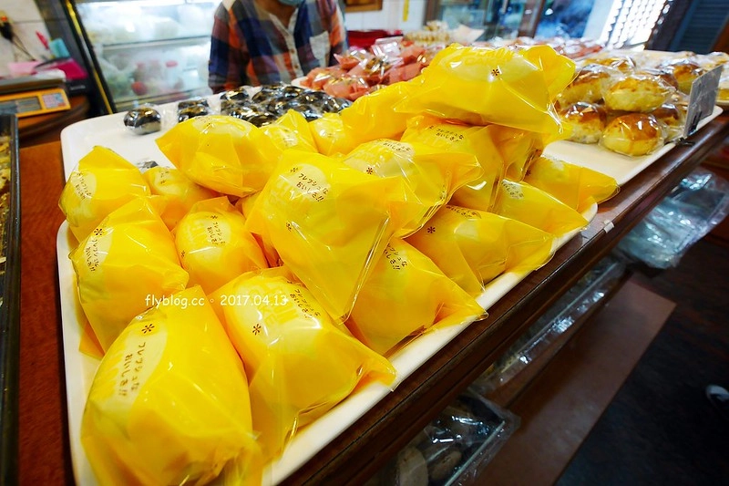 台中南區｜榮記餅店．好吃的台式馬卡龍牛粒，隱藏第三市場的老牌糕餅店 @飛天璇的口袋