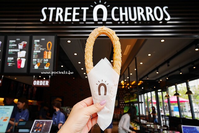 Street Churros ┃台中東區美食：韓國超人氣排隊美食，每日現做吉拿圈專賣店，台中秀泰影城S1館一樓3/31開幕 @飛天璇的口袋