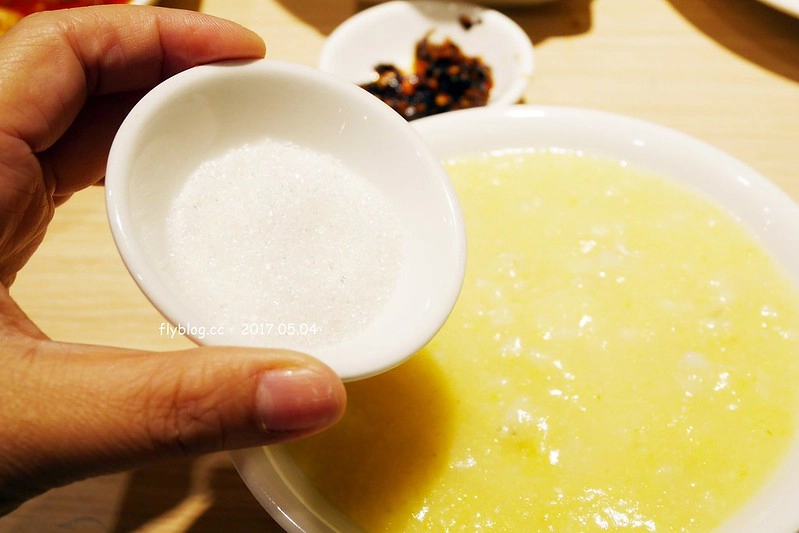 朱記餡餅粥店┃台中西屯美食：營業40個年頭的老字號麵食餐廳，推薦皮薄餡多的爆漿牛肉餡餅，台中大遠百12樓美食餐廳推薦 @飛天璇的口袋