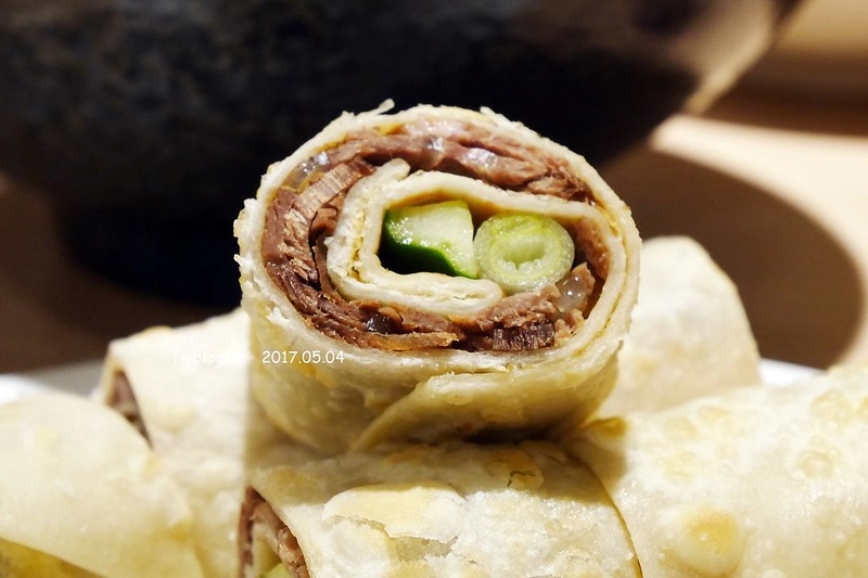 朱記餡餅粥店┃台中西屯美食：營業40個年頭的老字號麵食餐廳，推薦皮薄餡多的爆漿牛肉餡餅，台中大遠百12樓美食餐廳推薦 @飛天璇的口袋