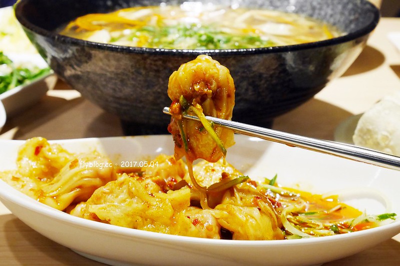 朱記餡餅粥店┃台中西屯美食：營業40個年頭的老字號麵食餐廳，推薦皮薄餡多的爆漿牛肉餡餅，台中大遠百12樓美食餐廳推薦 @飛天璇的口袋