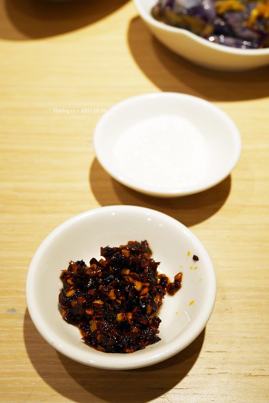 朱記餡餅粥店┃台中西屯美食：營業40個年頭的老字號麵食餐廳，推薦皮薄餡多的爆漿牛肉餡餅，台中大遠百12樓美食餐廳推薦 @飛天璇的口袋