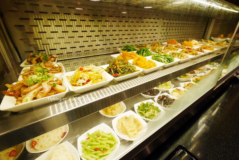 朱記餡餅粥店┃台中西屯美食：營業40個年頭的老字號麵食餐廳，推薦皮薄餡多的爆漿牛肉餡餅，台中大遠百12樓美食餐廳推薦 @飛天璇的口袋