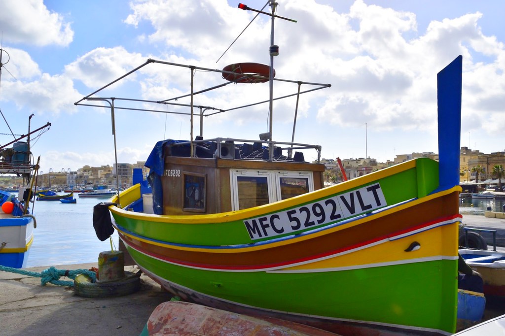 馬爾他 Malta｜馬爾薩什洛克 Marsaxlokk．五彩繽紛的小漁村，如油畫般的唯美浪漫 @飛天璇的口袋