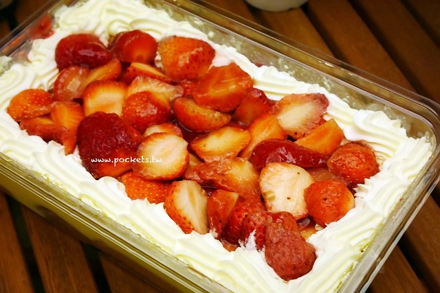 好市多草莓千層蛋糕┃冬季限定的Costco秒殺搶購爆紅甜點，Instagram上超夯的打卡照片 @飛天璇的口袋