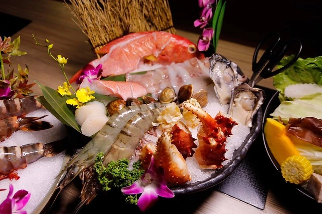 【台中南屯】灰鴿：台中CP值超高的火鍋餐廳，幾歲生日送幾隻蝦 @飛天璇的口袋