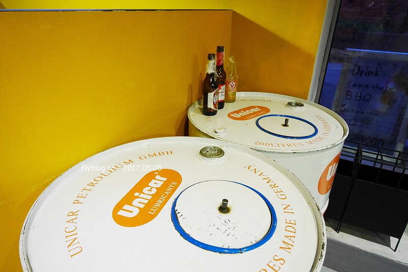 某處．Somewhere┃台中南區美食：台中後火車站超夯文青打卡點，白天夜晚各有不同的風情，只賣披薩和飲料生意也是好到爆 @飛天璇的口袋