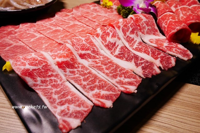 【台中南屯】灰鴿：台中CP值超高的火鍋餐廳，幾歲生日送幾隻蝦 @飛天璇的口袋