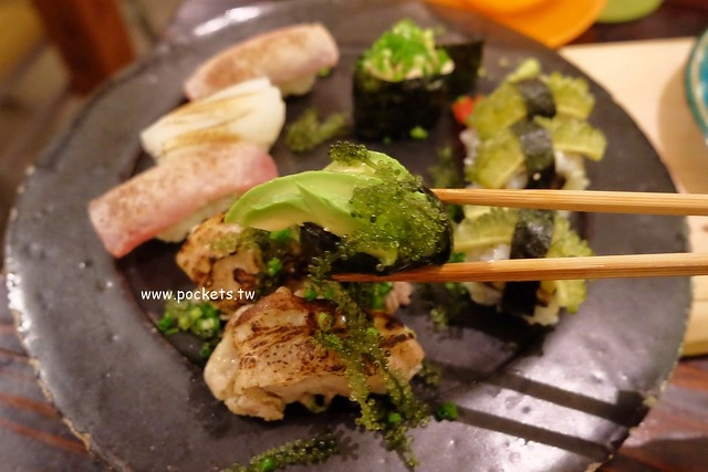 日本沖繩｜ごはん屋de SU-SU-SOON｜內行人才知道的隱藏版美食，沖繩傳統家庭料理，此次沖繩自由行最難忘的一間餐廳，美國村附近美食推薦 @飛天璇的口袋