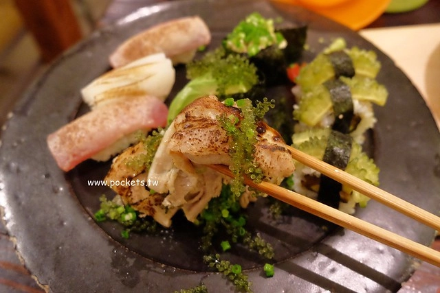 日本沖繩｜ごはん屋de SU-SU-SOON｜內行人才知道的隱藏版美食，沖繩傳統家庭料理，此次沖繩自由行最難忘的一間餐廳，美國村附近美食推薦 @飛天璇的口袋