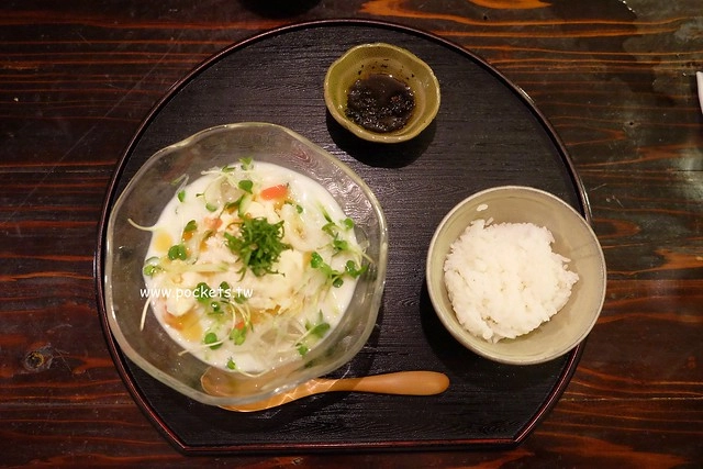 日本沖繩｜ごはん屋de SU-SU-SOON｜內行人才知道的隱藏版美食，沖繩傳統家庭料理，此次沖繩自由行最難忘的一間餐廳，美國村附近美食推薦 @飛天璇的口袋