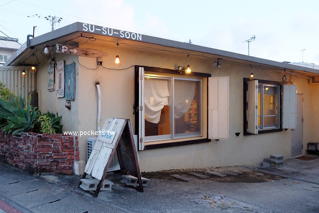 日本沖繩｜ごはん屋de SU-SU-SOON｜內行人才知道的隱藏版美食，沖繩傳統家庭料理，此次沖繩自由行最難忘的一間餐廳，美國村附近美食推薦 @飛天璇的口袋