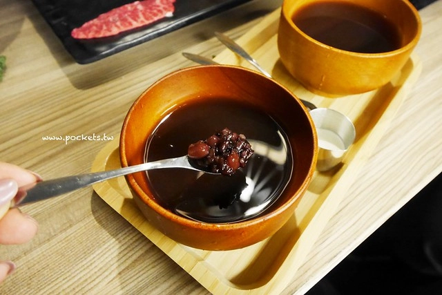 【台中南屯】灰鴿：台中CP值超高的火鍋餐廳，幾歲生日送幾隻蝦 @飛天璇的口袋