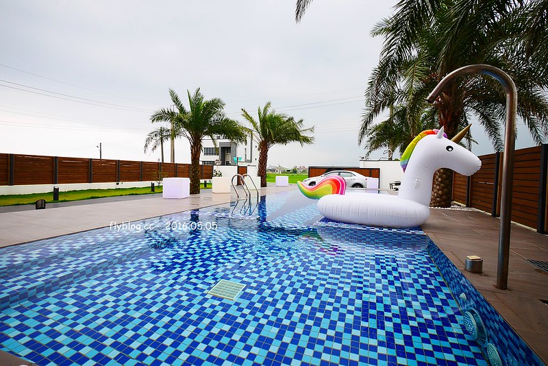 The One樂灣宜蘭頂級Villa泳池民宿┃宜蘭民宿推薦：周杰倫指定渡蜜月的宜蘭民宿，擁有獨立泳池、免費飲料、KTV，適合包棟渡假 @飛天璇的口袋