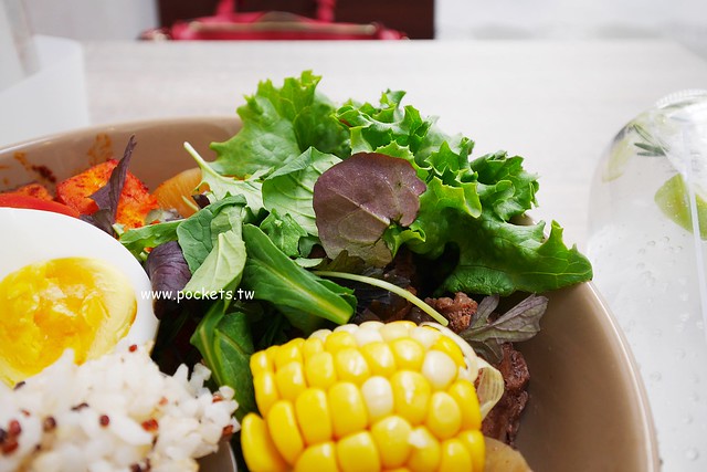 BOWL Fast Slow Food：北歐風格新建築，IG打卡熱門景點，少油少鹽健康食材，草悟道巷弄美食推薦 @飛天璇的口袋
