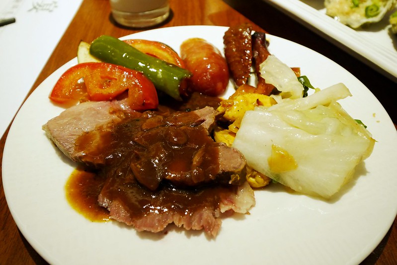 漢來海港百匯吃到飽┃台中西區美食：日本廣島生蠔吃到飽，5/8~6/4限時供應，個人推薦焦糖葡萄柚、新鮮海鮮、主廚甜點 @飛天璇的口袋