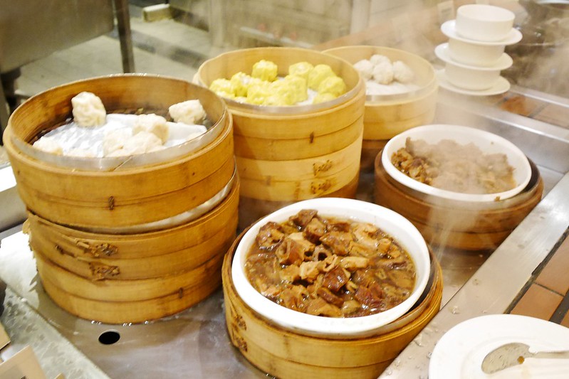 漢來海港百匯吃到飽┃台中西區美食：日本廣島生蠔吃到飽，5/8~6/4限時供應，個人推薦焦糖葡萄柚、新鮮海鮮、主廚甜點 @飛天璇的口袋