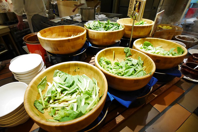 漢來海港百匯吃到飽┃台中西區美食：日本廣島生蠔吃到飽，5/8~6/4限時供應，個人推薦焦糖葡萄柚、新鮮海鮮、主廚甜點 @飛天璇的口袋