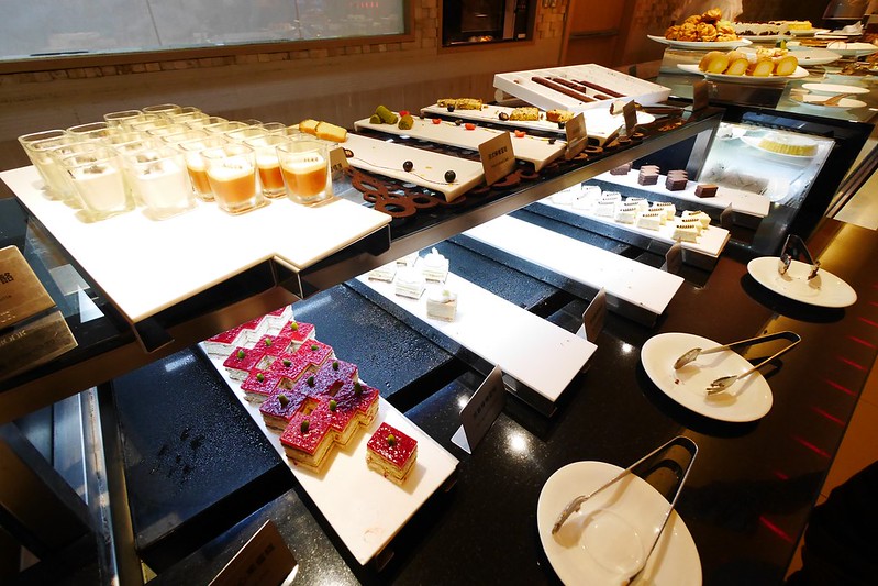 漢來海港百匯吃到飽┃台中西區美食：日本廣島生蠔吃到飽，5/8~6/4限時供應，個人推薦焦糖葡萄柚、新鮮海鮮、主廚甜點 @飛天璇的口袋