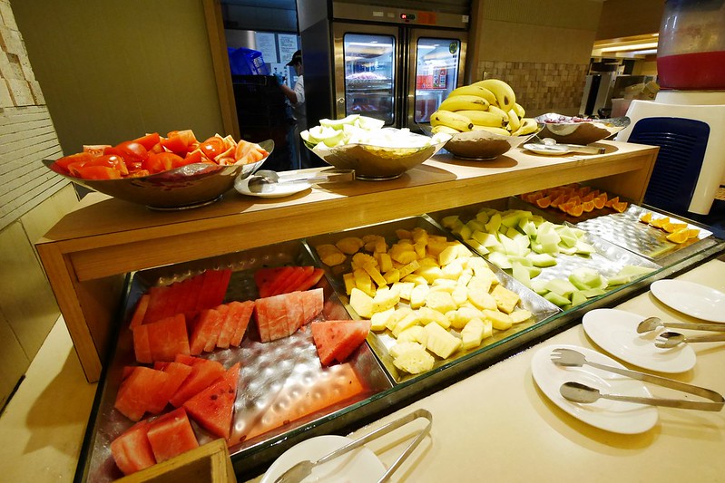 漢來海港百匯吃到飽┃台中西區美食：日本廣島生蠔吃到飽，5/8~6/4限時供應，個人推薦焦糖葡萄柚、新鮮海鮮、主廚甜點 @飛天璇的口袋