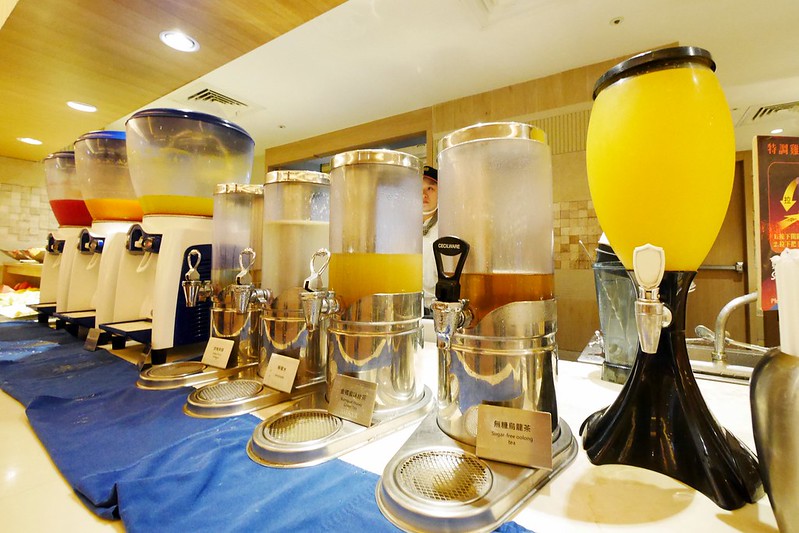 漢來海港百匯吃到飽┃台中西區美食：日本廣島生蠔吃到飽，5/8~6/4限時供應，個人推薦焦糖葡萄柚、新鮮海鮮、主廚甜點 @飛天璇的口袋