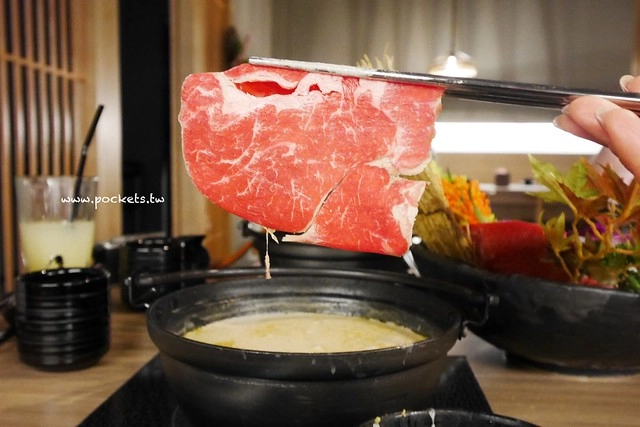 【台中南屯】灰鴿：台中CP值超高的火鍋餐廳，幾歲生日送幾隻蝦 @飛天璇的口袋