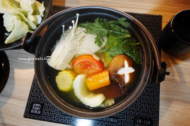 【台中南屯】灰鴿：台中CP值超高的火鍋餐廳，幾歲生日送幾隻蝦 @飛天璇的口袋