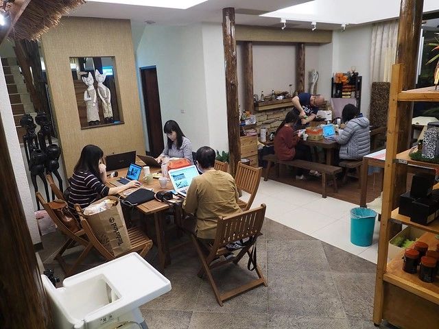 集集棕梠泉民宿┃南投民宿推薦：夏日南洋風情的優質民宿，擁有獨立大浴缸、免費wifi、腳踏車出借 @飛天璇的口袋