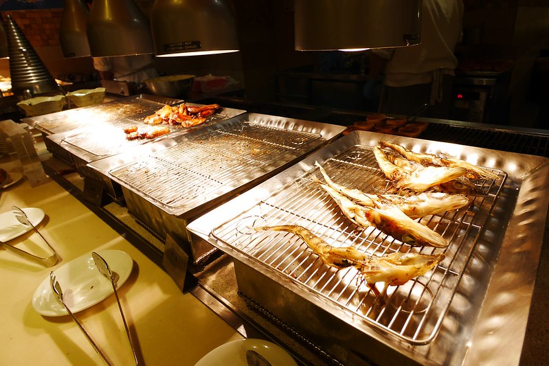 漢來海港百匯吃到飽┃台中西區美食：日本廣島生蠔吃到飽，5/8~6/4限時供應，個人推薦焦糖葡萄柚、新鮮海鮮、主廚甜點 @飛天璇的口袋