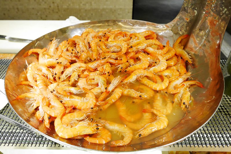 漢來海港百匯吃到飽┃台中西區美食：日本廣島生蠔吃到飽，5/8~6/4限時供應，個人推薦焦糖葡萄柚、新鮮海鮮、主廚甜點 @飛天璇的口袋