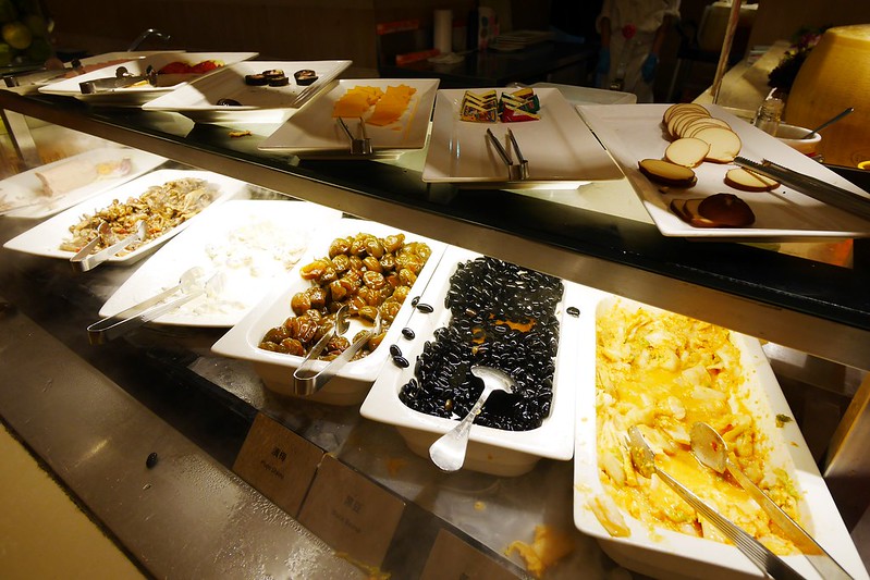 漢來海港百匯吃到飽┃台中西區美食：日本廣島生蠔吃到飽，5/8~6/4限時供應，個人推薦焦糖葡萄柚、新鮮海鮮、主廚甜點 @飛天璇的口袋