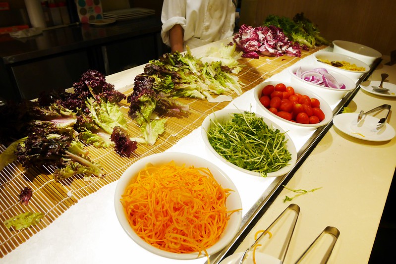 漢來海港百匯吃到飽┃台中西區美食：日本廣島生蠔吃到飽，5/8~6/4限時供應，個人推薦焦糖葡萄柚、新鮮海鮮、主廚甜點 @飛天璇的口袋