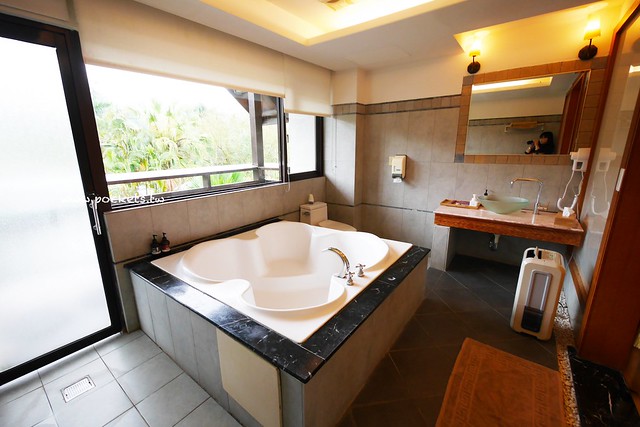 集集棕梠泉民宿┃南投民宿推薦：夏日南洋風情的優質民宿，擁有獨立大浴缸、免費wifi、腳踏車出借 @飛天璇的口袋