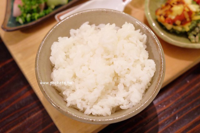 日本沖繩｜ごはん屋de SU-SU-SOON｜內行人才知道的隱藏版美食，沖繩傳統家庭料理，此次沖繩自由行最難忘的一間餐廳，美國村附近美食推薦 @飛天璇的口袋