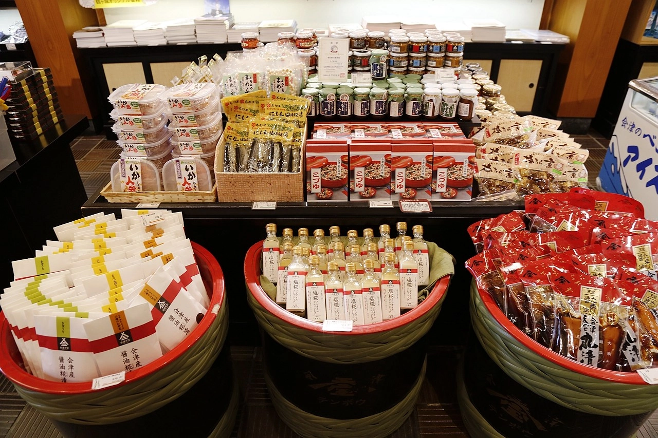 日本福島｜會津若松城 鶴城．登上天守閣眺望福島市景，大河劇八重之櫻拍攝場景 @飛天璇的口袋