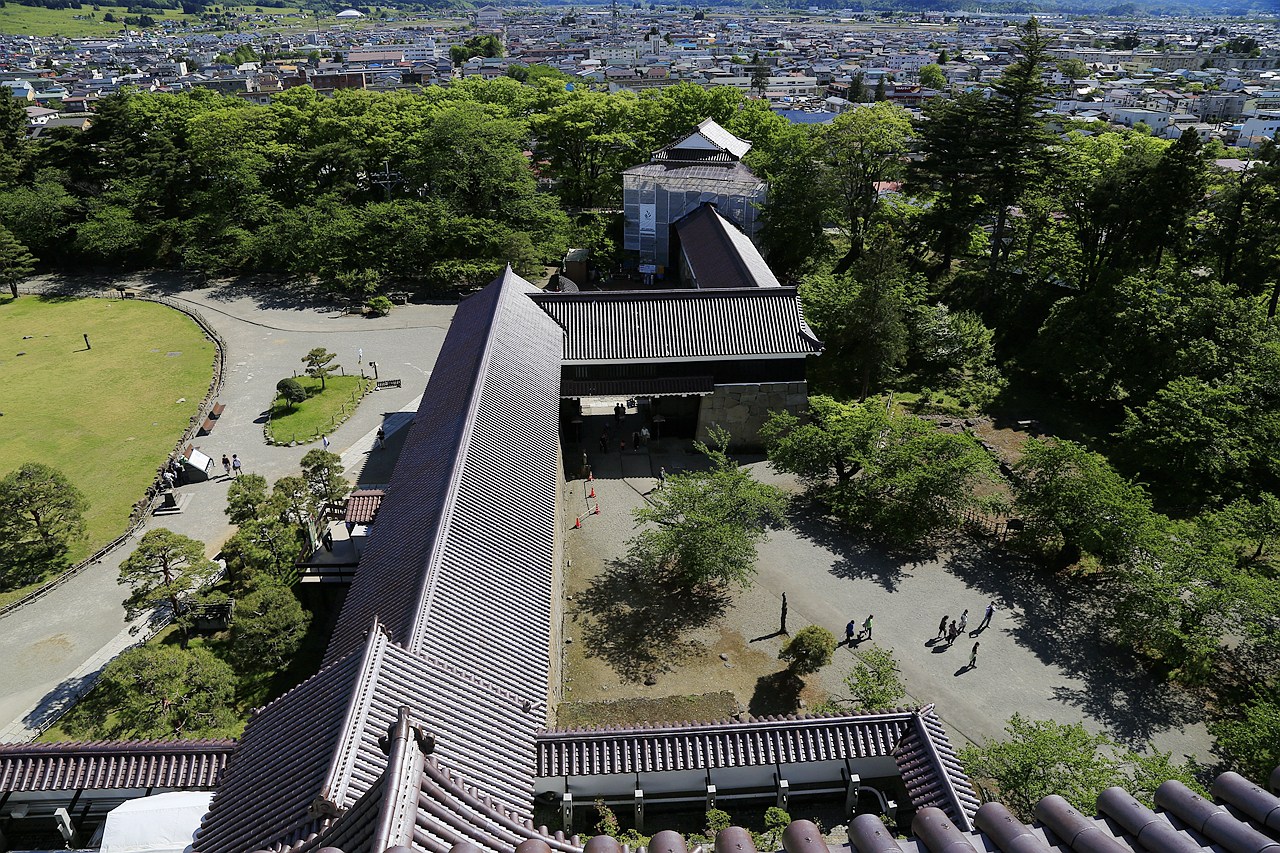 日本福島｜會津若松城 鶴城．登上天守閣眺望福島市景，大河劇八重之櫻拍攝場景 @飛天璇的口袋