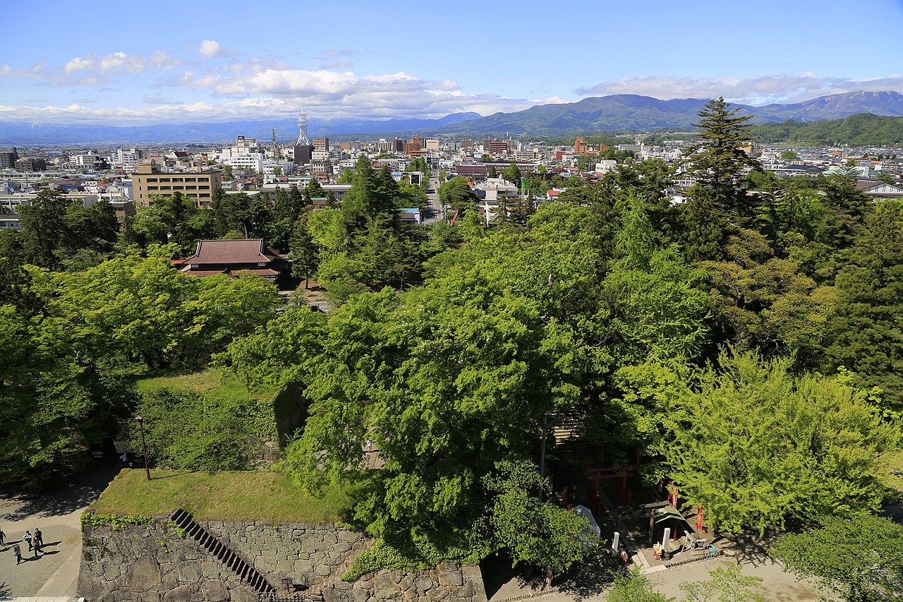 日本福島｜會津若松城 鶴城．登上天守閣眺望福島市景，大河劇八重之櫻拍攝場景 @飛天璇的口袋