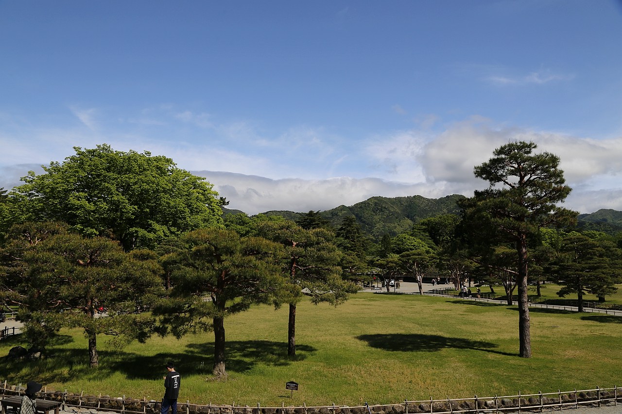 日本福島｜會津若松城 鶴城．登上天守閣眺望福島市景，大河劇八重之櫻拍攝場景 @飛天璇的口袋