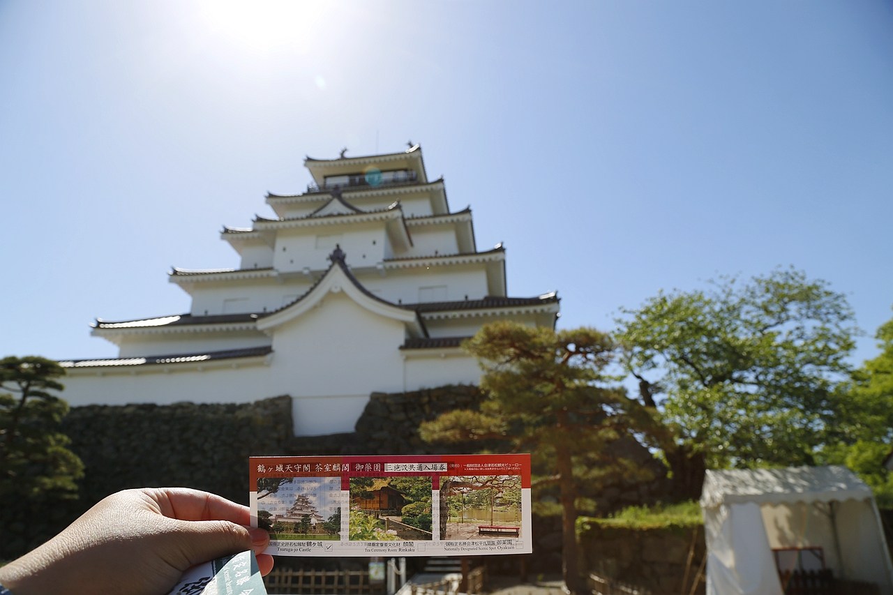 日本福島｜會津若松城 鶴城．登上天守閣眺望福島市景，大河劇八重之櫻拍攝場景 @飛天璇的口袋