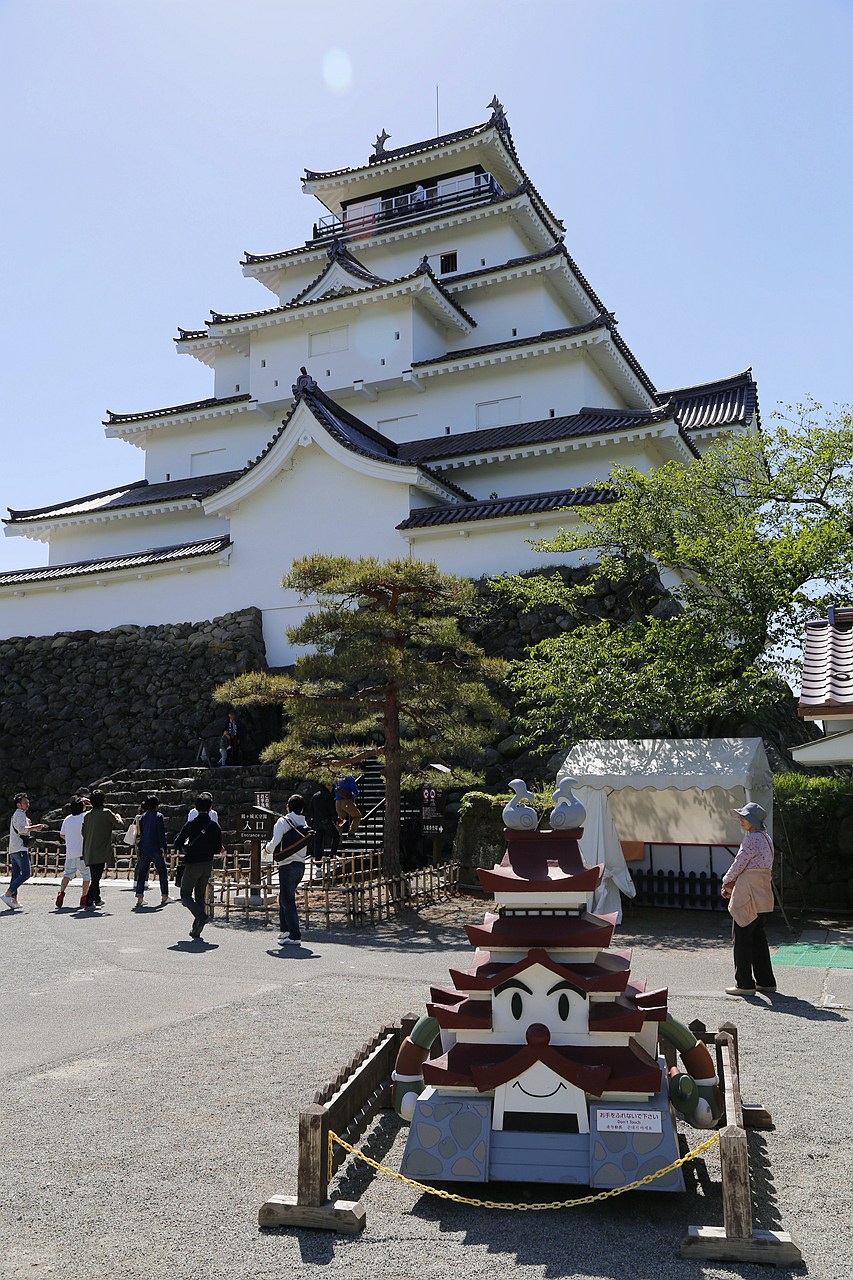 日本福島｜會津若松城 鶴城．登上天守閣眺望福島市景，大河劇八重之櫻拍攝場景 @飛天璇的口袋