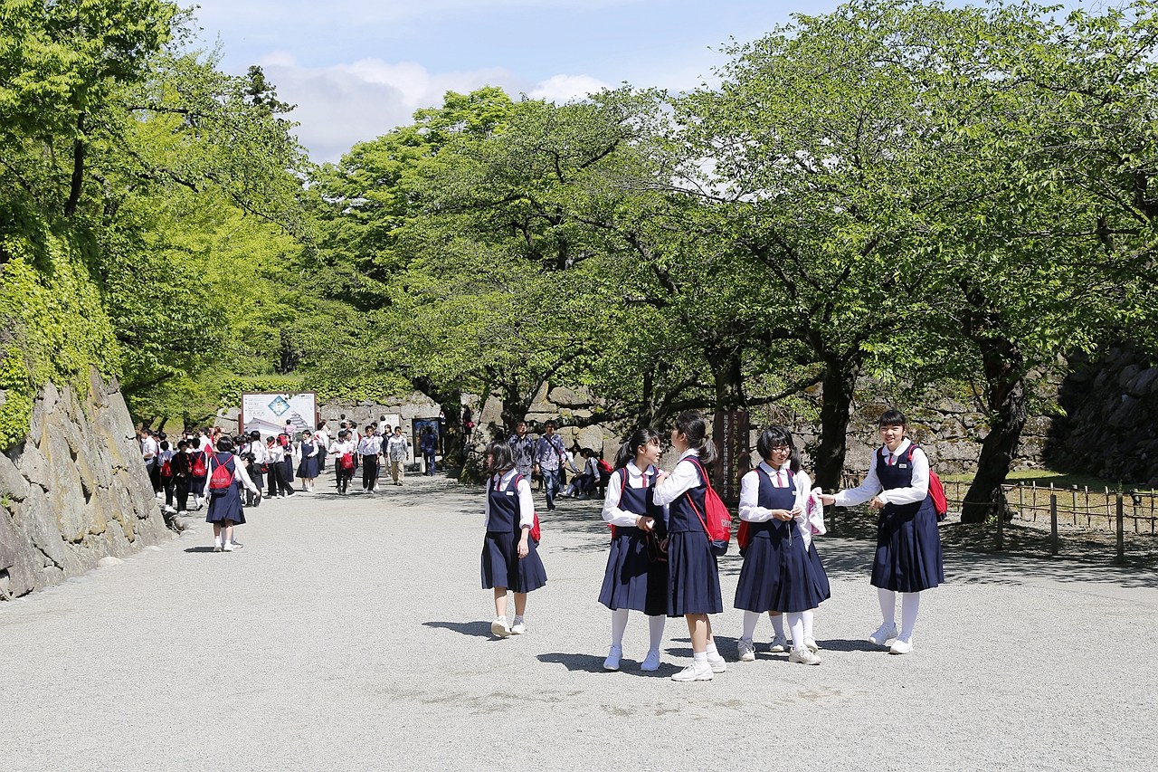 日本福島｜會津若松城 鶴城．登上天守閣眺望福島市景，大河劇八重之櫻拍攝場景 @飛天璇的口袋